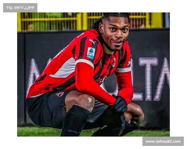 阿莱格里寄望莱奥新赛季实现质的飞跃,力争带领球队再攀高峰 阿莱格里寄望莱奥新赛季实现质的飞跃,力争带领球队再攀高峰